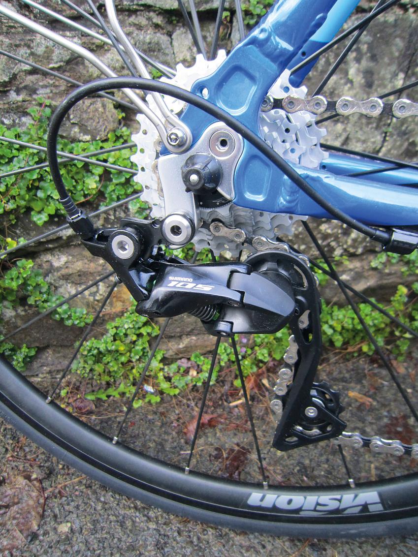 A close-up of the Tifosi's cassette and chain, showing the Shimano Ios logo