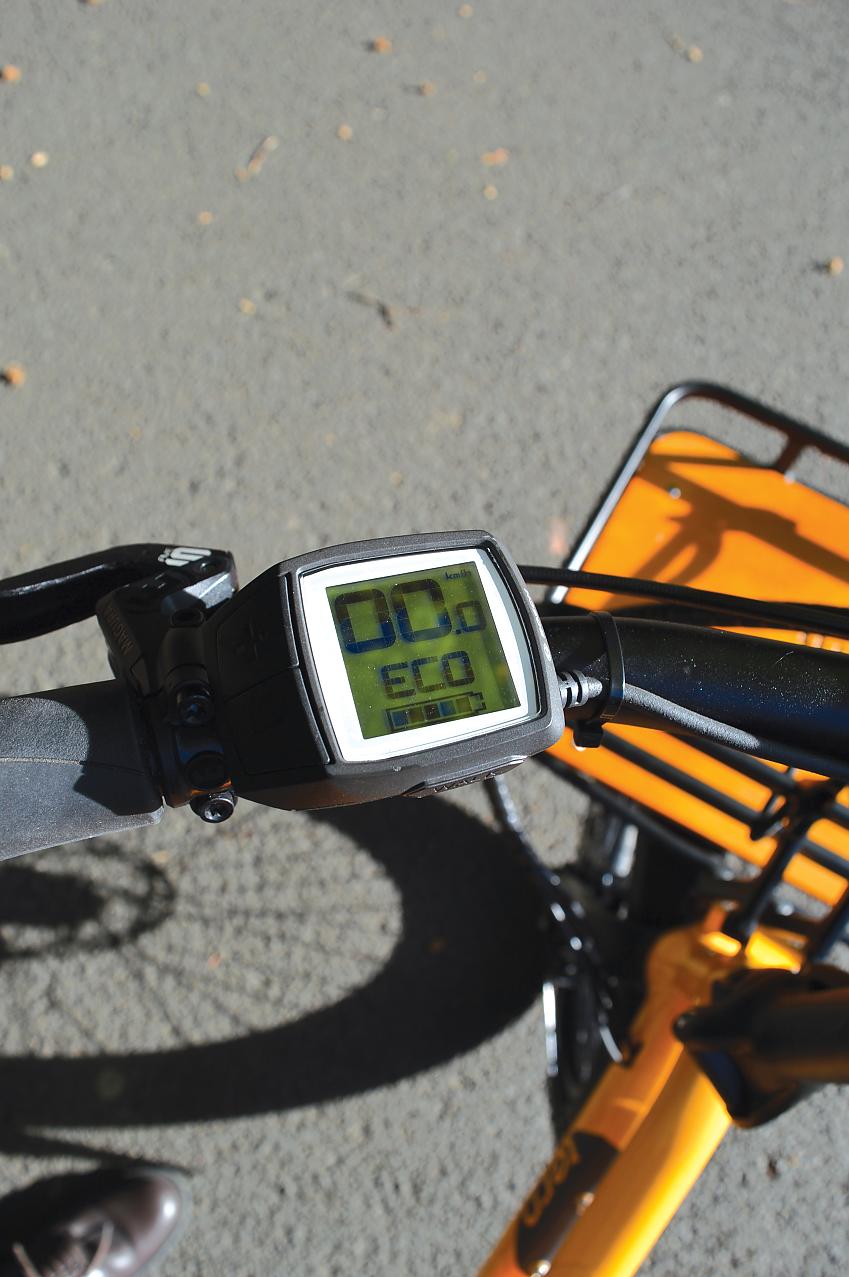 The Tern GSD display and control unit mounted on the handlebar