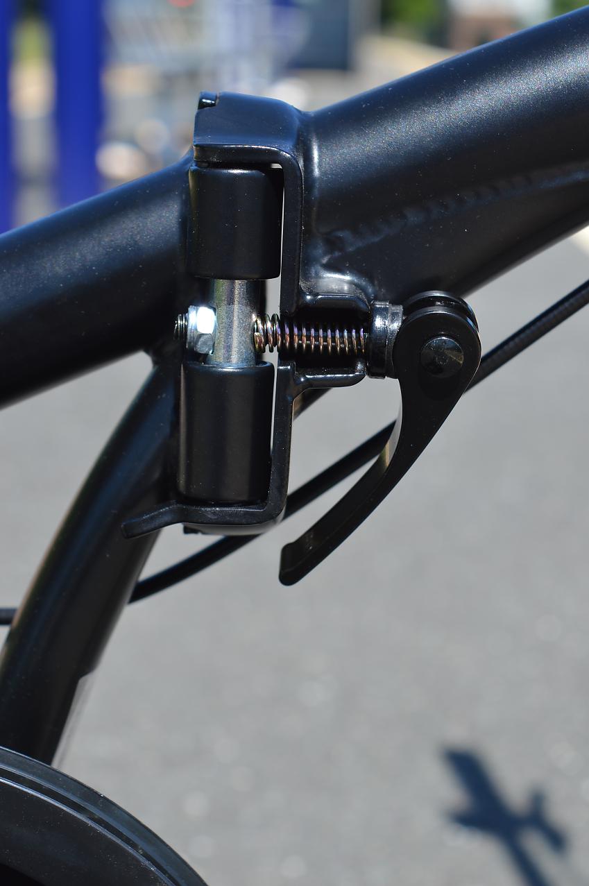A close-up of the B'twin's hinge for folding the frame in half