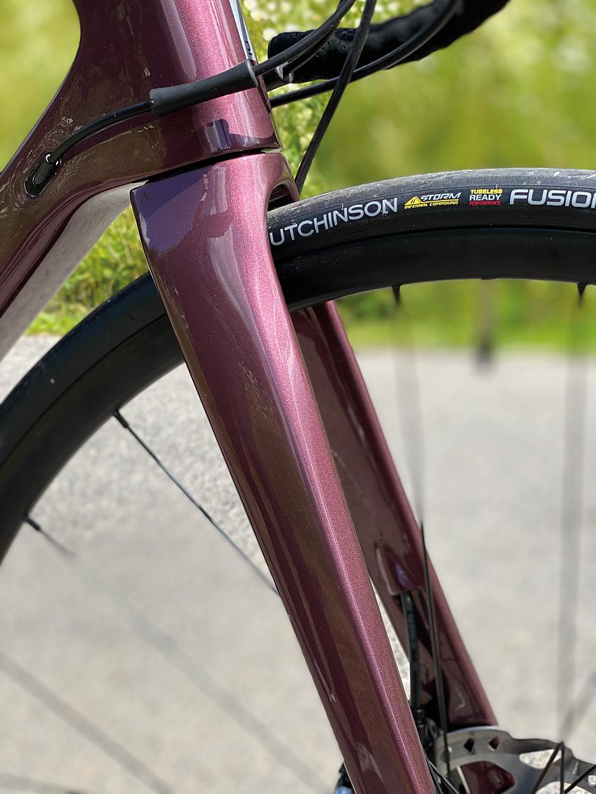A close-up of the Van Rysel's purple front fork