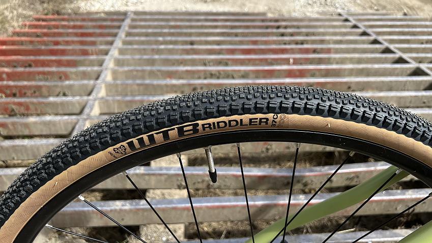 Knobbly off-road tyres
