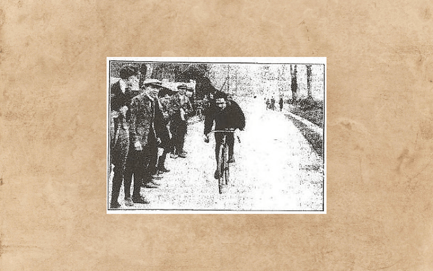 Tommy Turner - the one-armed wonder - competing in the Forest 25-mile race. He used a hook for a hand grip. Photo from Cycling Magazine, 1 April 1920, courtesy of Shaftesbury Cycling Club