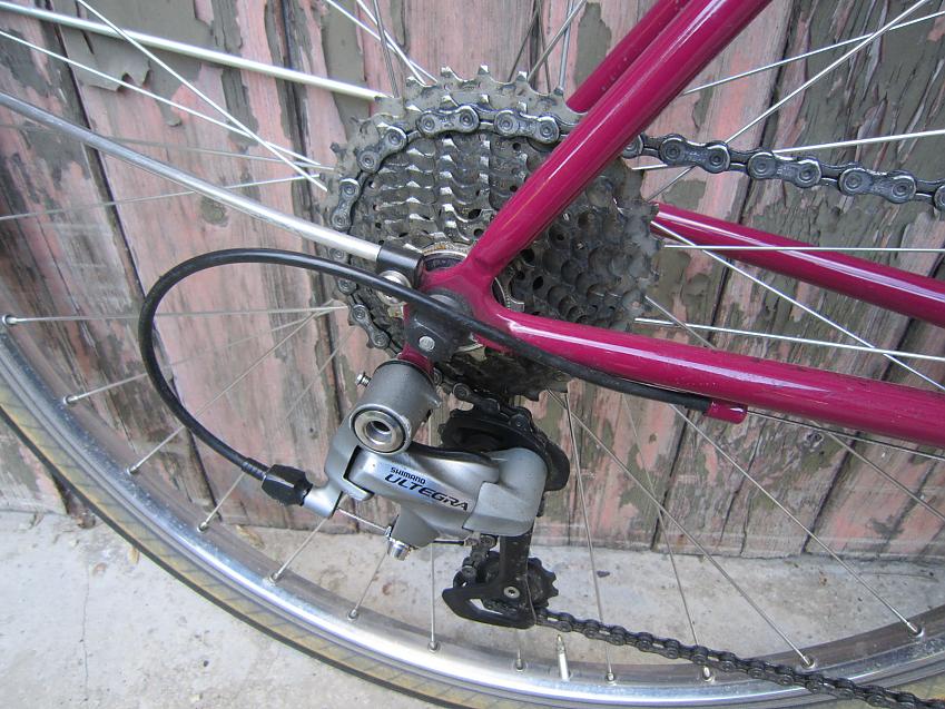 A bicycle hub, chainset and chain
