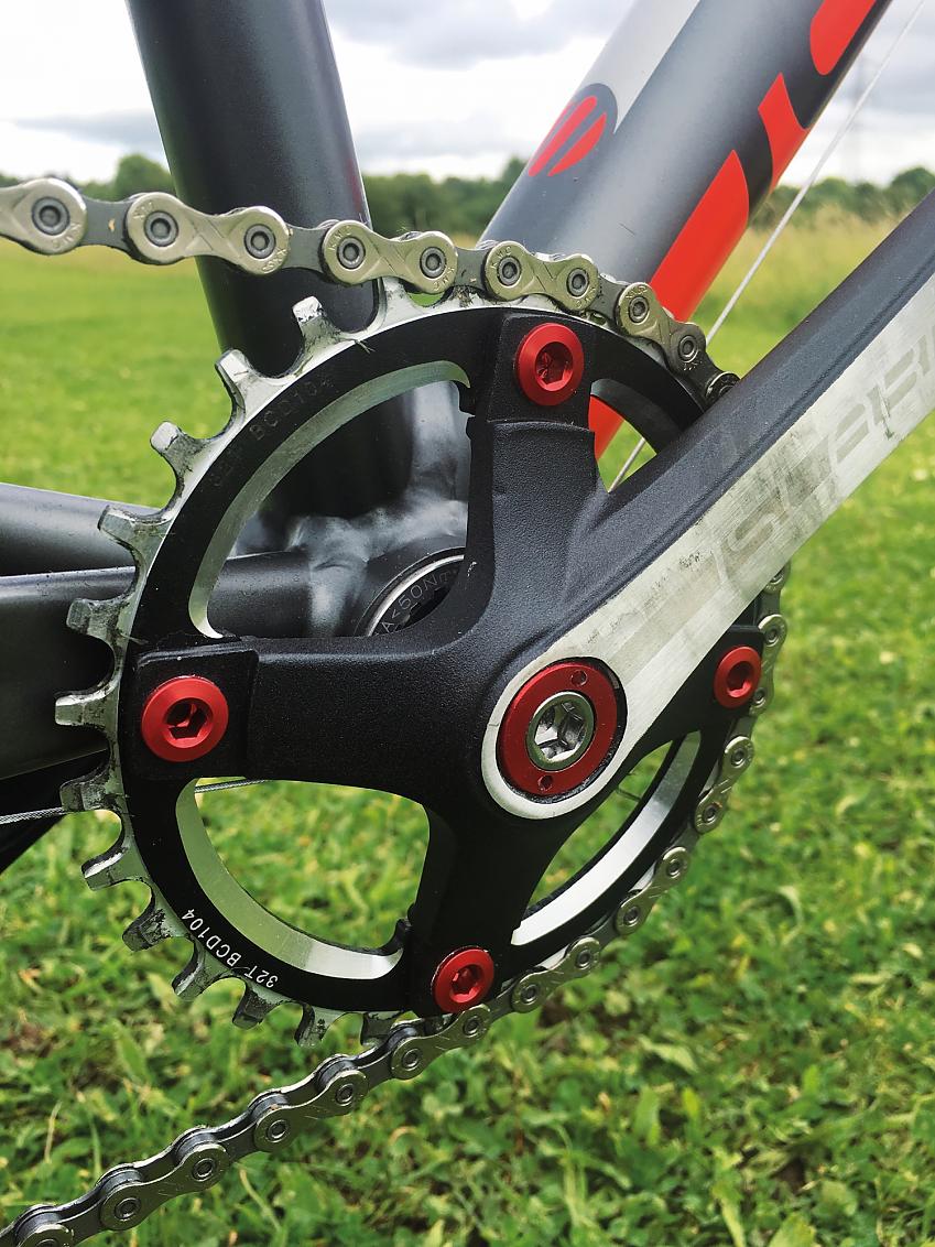 A close-up of the Islabikes Creig Pro's single chainring and crank