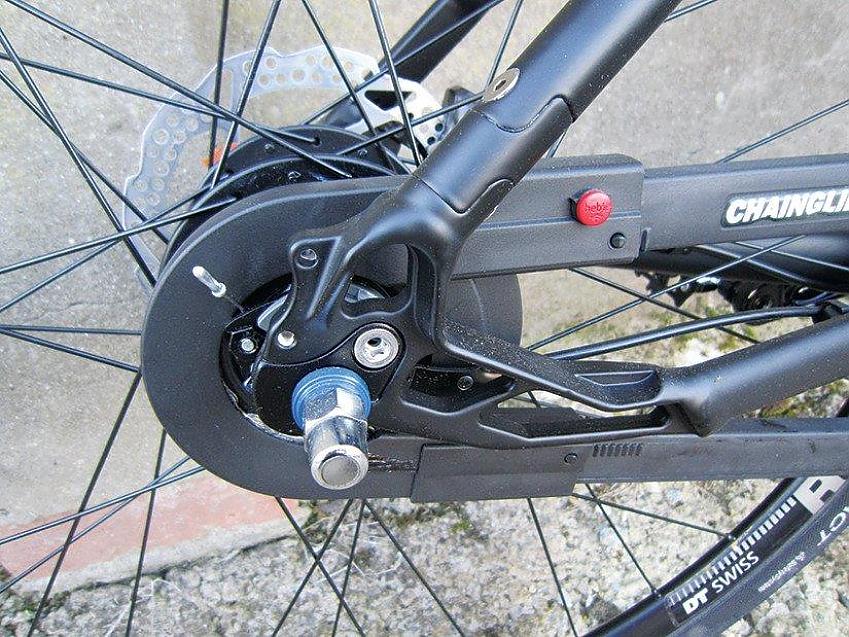 A close-up of the BMC Alpenchallenge AC02 Nexus's back wheel showing the chainglider to project clothing from getting oil from the chain