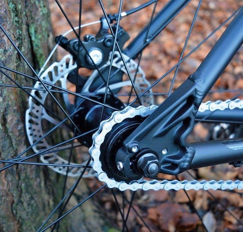 A close-up of the Vitus Dee 29's back wheel showing the chain
