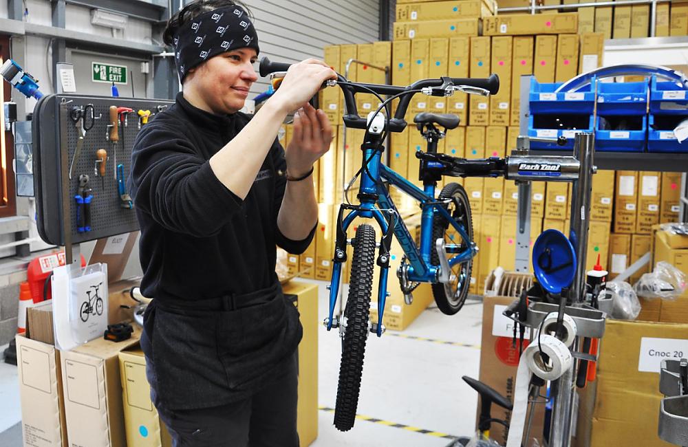 A Islabikes mechanic assembles the Cnoc 16 in Ludlow
