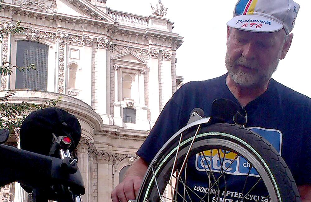 A CTC Dr Bike mechanic by St Paul's Cathedral