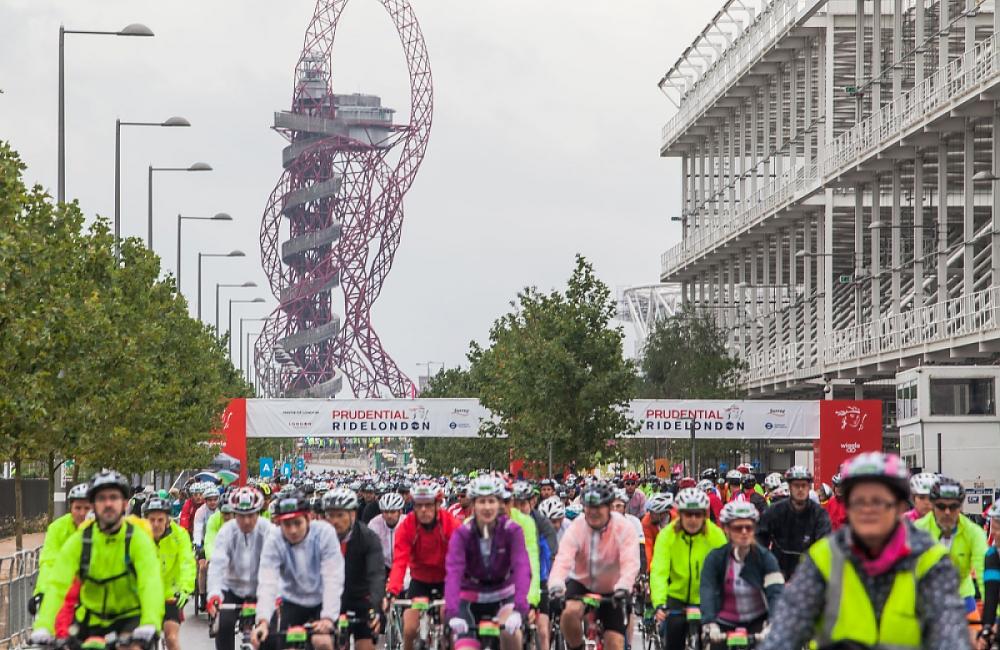 Riders at RideLondon 2014 with Anish Kapoor's Orbit tower in the background